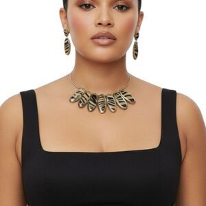 Costume Vintage Necklace and Earrings Set